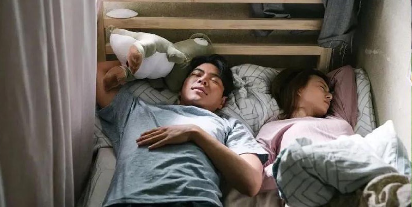 Tôi giật mình khi thấy chân phải của anh động đậy. (Ảnh minh họa)