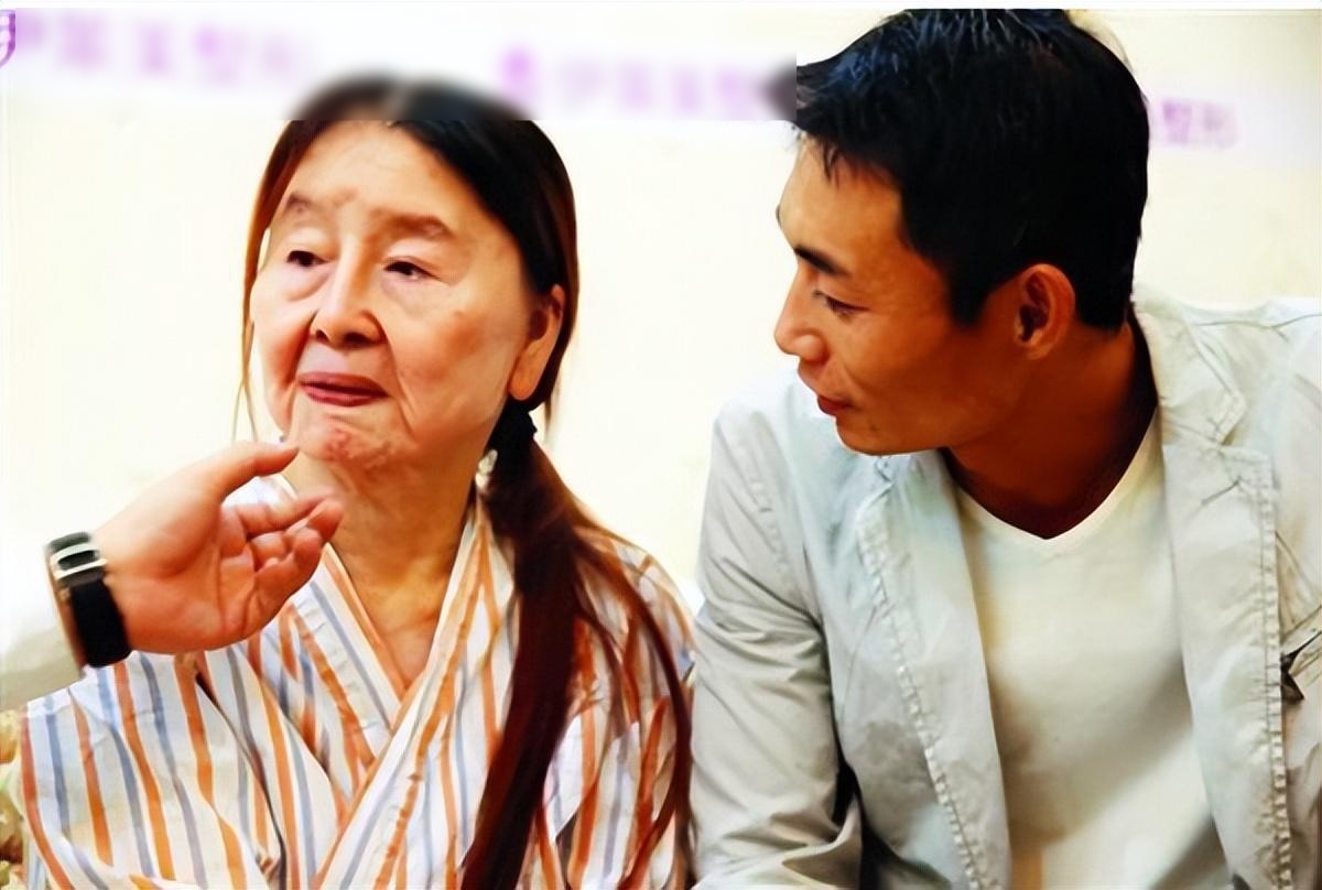 Hồ Quyền dần chấp nhận với sự thật về căn bệnh của mình.