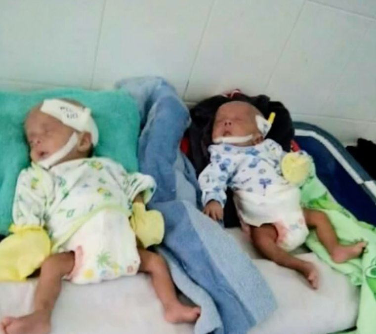 Chị Phượng sụp đổ khi nghe bệnh tình của 2 con.