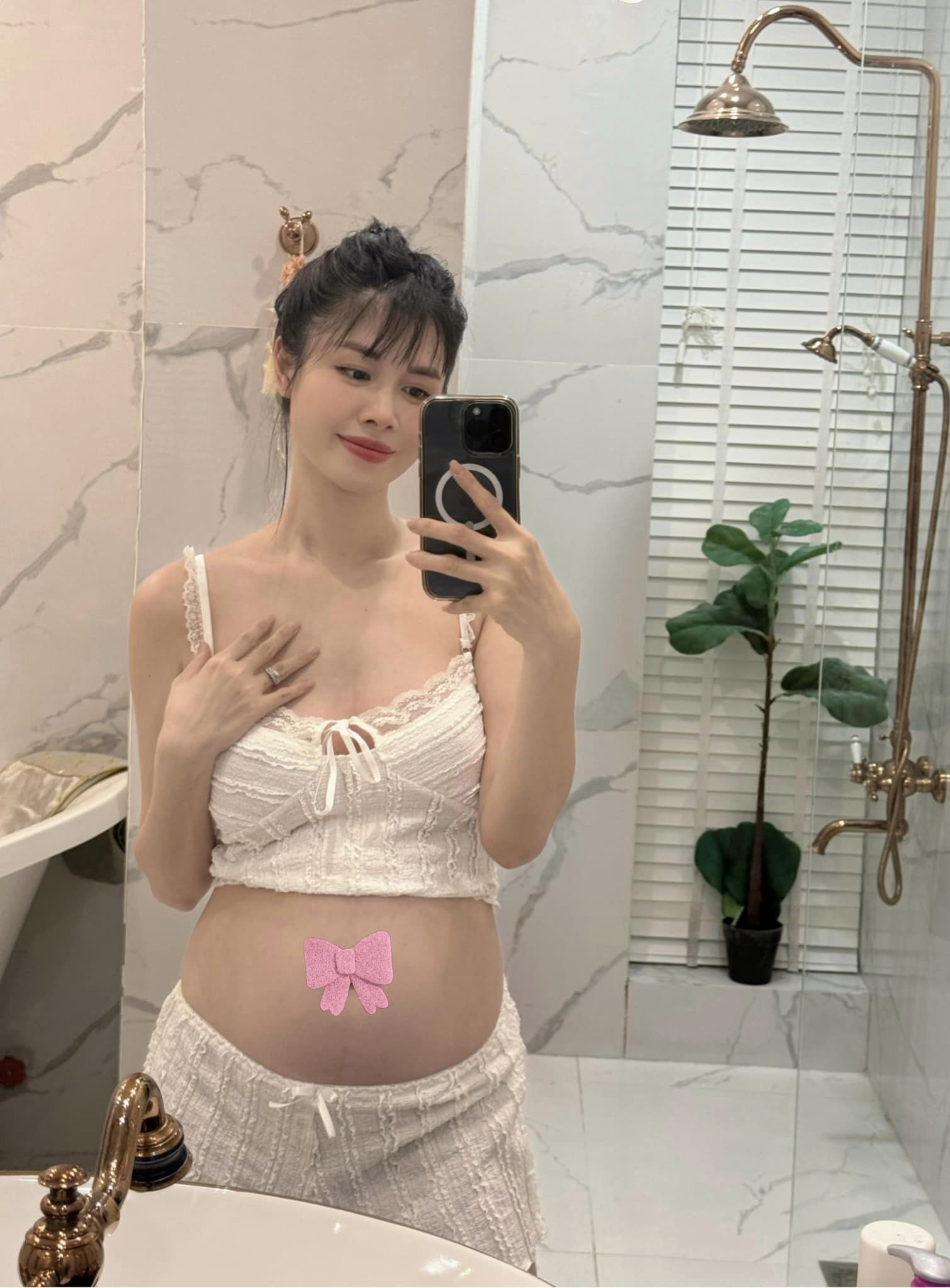 Mẹ bầu được đánh giá càng bầu càng đẹp