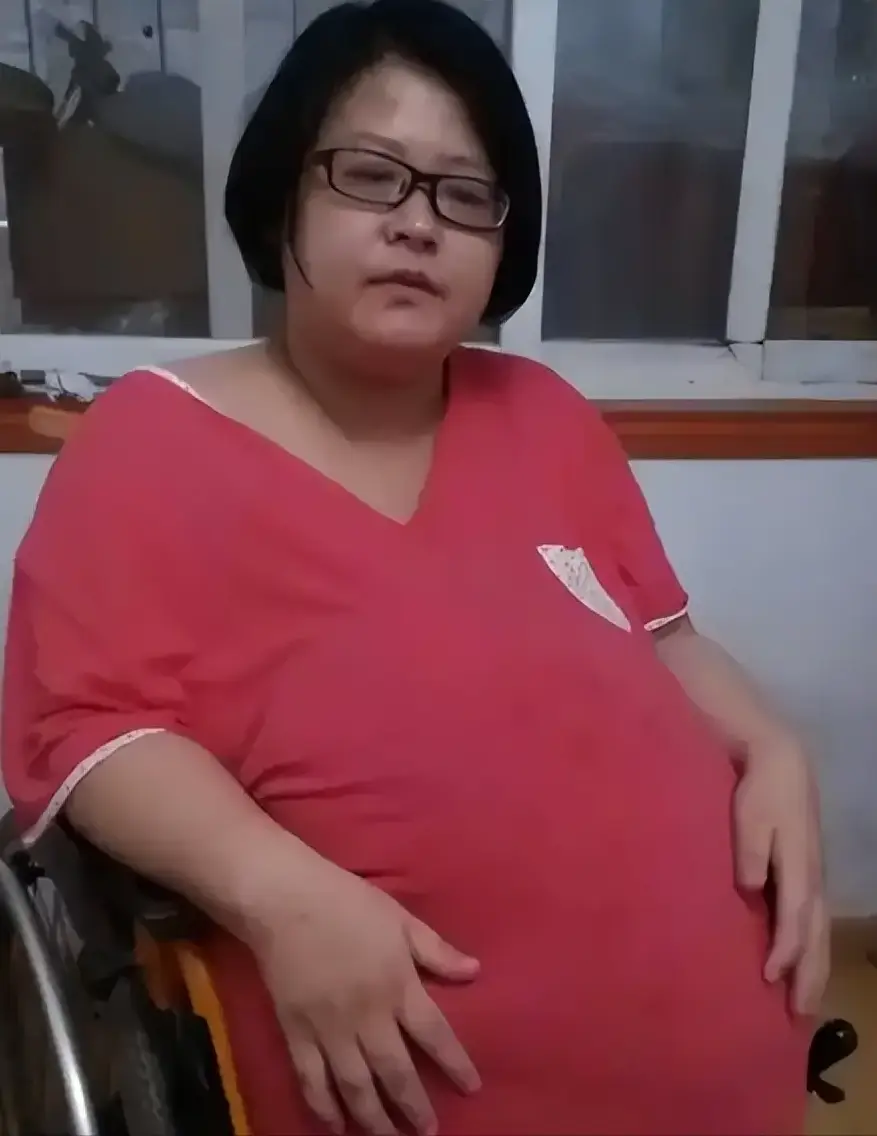 Thai kỳ của Lữ Quyên trải qua nhiều khó khăn.
