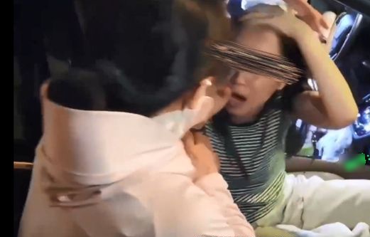 Người con dâu gào thét nói về lý do ngoại tình.