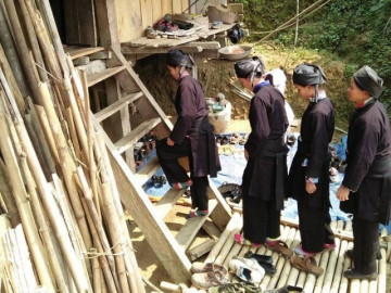 Phong tục ở cữ độc đáo của người Tày: Cắm chùm lá tươi trước cửa và bí quyết phục hồi vóc dáng sau sinh bất ngờ