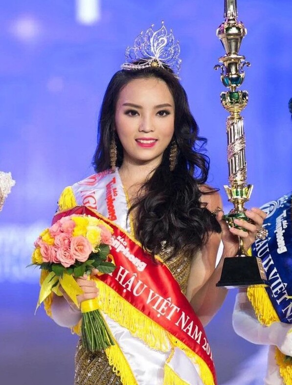 10 năm trước khi đăng quang Hoa hậu Việt Nam 2014, Kỳ Duyên bị chê già trước tuổi. Tuy nhiên, nhiều người bênh vực cô bị dìm lỗi trang điểm và làm tóc khiến Tân hoa hậu có phần già dặn trong đêm đăng quang