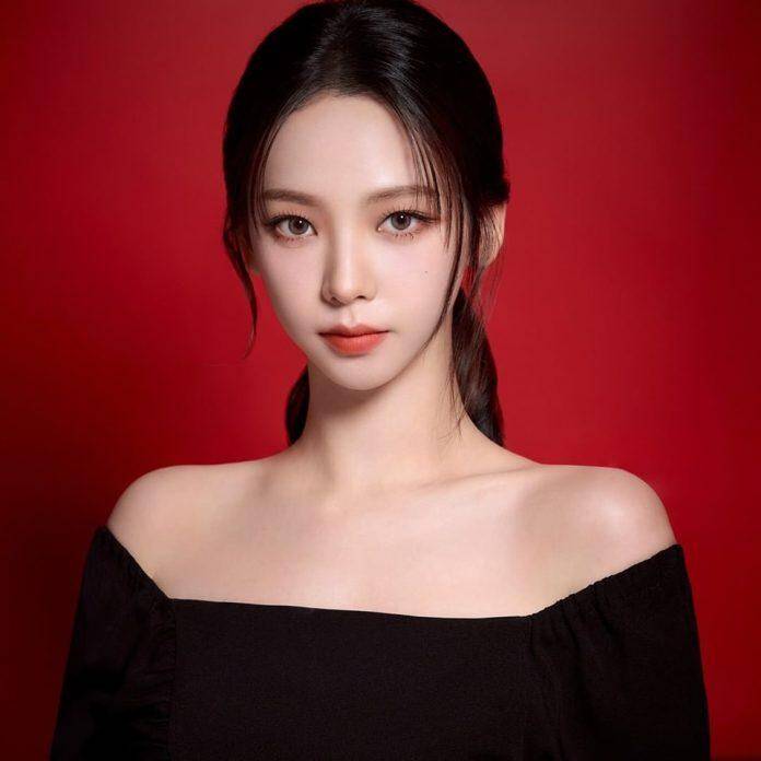 Karina rất quan tâm tới chất lượng gối ngủ để giữ da sạch sẽ, tránh nhiễm bẩn, dễ nổi mụn.
