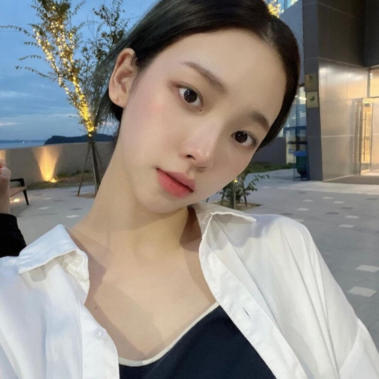 Dưỡng ẩm là điều quan trọng nhất khi cô nàng sinh năm 2000 chăm sóc da.
