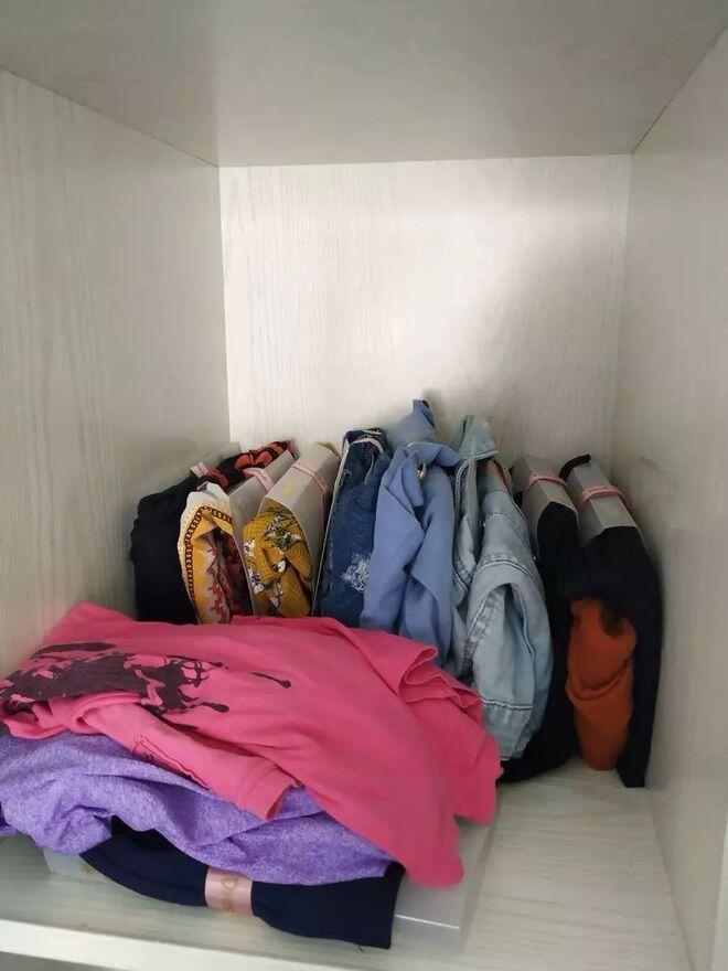 Quần áo mùa đông dày, khi xếp trông sẽ vẫn lộn xộn.