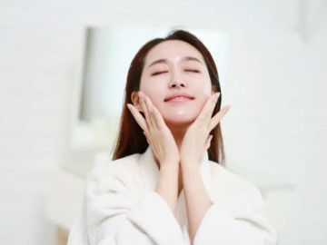 Đừng thoa tinh chất dưỡng da trực tiếp lên mặt, các thẩm mỹ viện Hàn làm thế này giúp trắng da, xóa nhăn