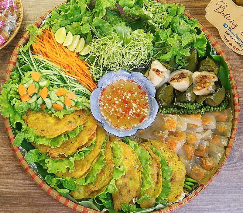 Mẹt bánh xèo, bánh bột lọc, bánh nếp.