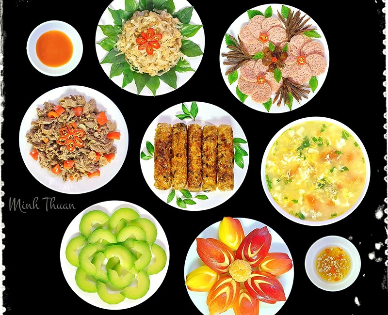 Bữa ăn này có: Nem rán, canh trứng, nem chua, bò xào, nem thính, bí đao luộc.