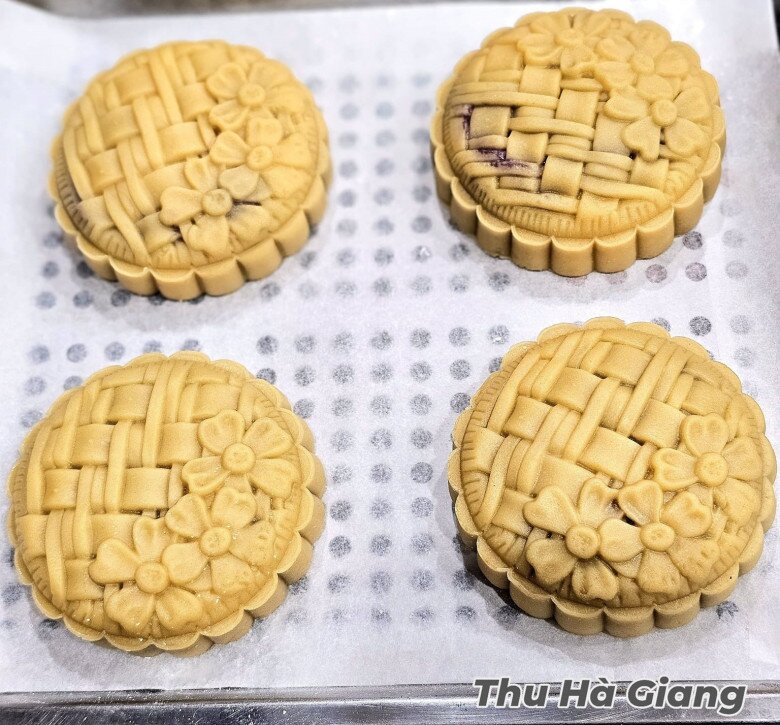 Cách làm bánh Trung thu nhân mochi trứng muối độc đáo đang hot rần rần, ăn một miếng là mê ngay - 7