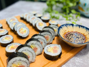 Bếp Eva - Làm cơm cuộn đơn giản, nhanh gọn nhưng đủ chất và ngon miệng cho con ăn sáng rồi đi học