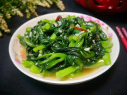Bếp Eva - Loại rau quen mặt có hàm lượng selen gấp 30 lần hành tây, giúp bổ sung canxi để xương chắc khỏe, người già trẻ nhỏ nên ăn