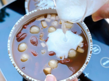 Cách nấu chè đậu đỏ mát lạnh, bùi bùi không nát hạt bằng nồi cơm điện cho ngày oi nóng