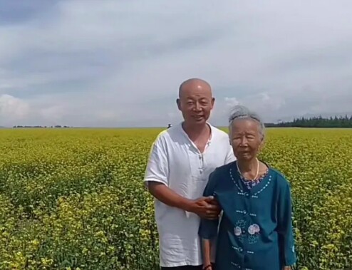 Ước mong của ông Peng là mẹ có thể khỏe mạnh và hai mẹ con sẽ có với nhau nhiều chuyến đi nữa. 