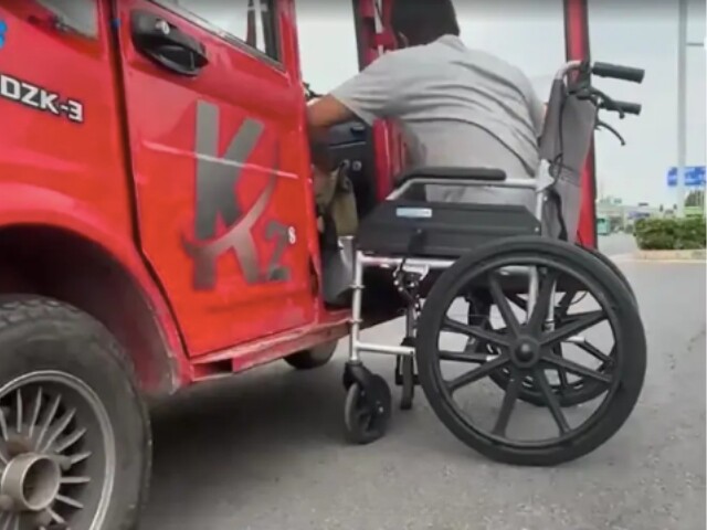 Được đền bù 7 căn nhà, người đàn ông cụt chân vẫn ngày ngày chăm chỉ đi bán hàng rong - 2