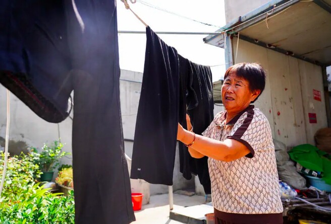 Vì một lời hứa, cháu dâu chăm sóc người chú tàn tật của chồng suốt 40 năm - 2
