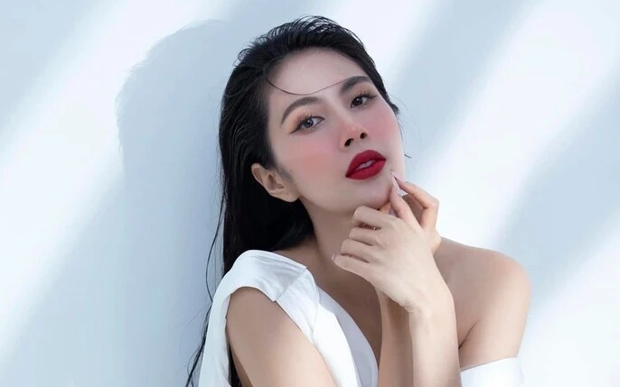 Cô còn bị bảo mẫu bạo hành.