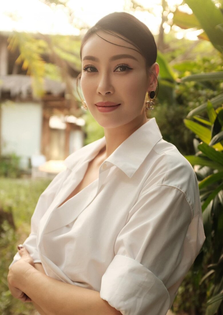 Nàng hậu giỏi giang và nhạy bén, biết kiếm ra tiền từ sớm.