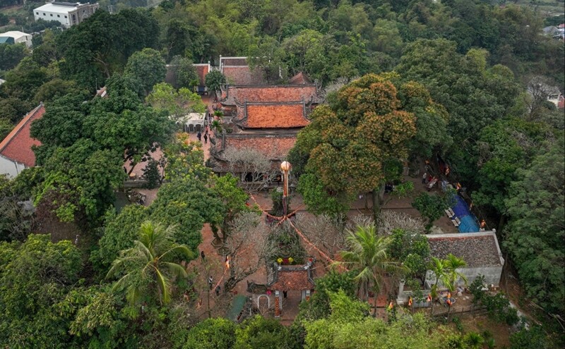 Chùa Tây Phương (thôn Yên, xã Thạch Xá, huyện Thạch Thất, Hà Nội) được xây dựng khoảng thế kỷ 8, là chùa cổ nhất Hà Nội và đứng thứ 2 Việt Nam. Với lịch sử hơn nghìn năm, chùa Tây Phương là bảo tàng kiến trúc nghệ thuật, là di tích quốc gia đặc biệt. 