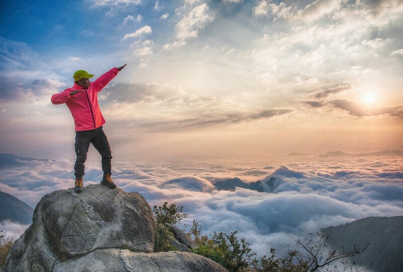 Đây là đỉnh núi cao nhất án ngữ nơi biên cương Tổ quốc. Đỉnh Pusilung này nằm ở biên giới Việt – Trung và đường chinh phục có đi qua cột mốc 42, vì vậy, trước khi chinh phục các bạn cần được sự đồng ý của Đồn biên phòng Pa Vệ Sử quản lý biên giới tại nơi đây. 
