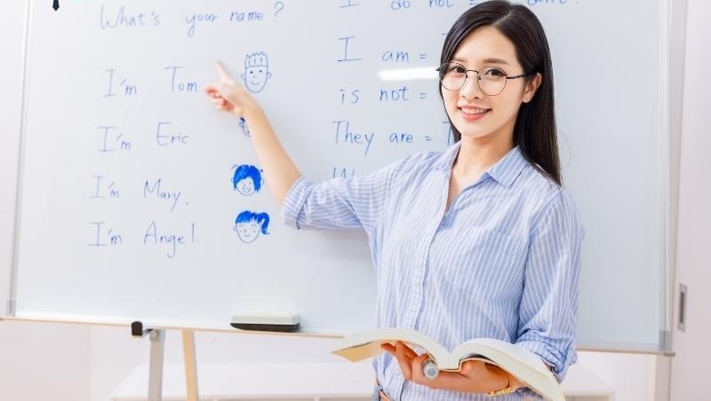 Giáo viên ngoại ngữ là công việc yêu thích của nhiều người.