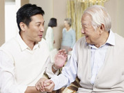 Tin tức - Xa cách bao năm mới tìm về nguồn cội, con ngượng ngùng không dám gọi một tiếng “cha” 