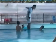 Tin tức - Nguyên nhân người đàn ông dìm cháu bé xuống bể bơi ở Hà Nội