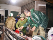 Tin tức - Phát hiện nhiều vết nứt dài, Hòa Bình di dời khẩn cấp hơn 40 hộ dân trong đêm