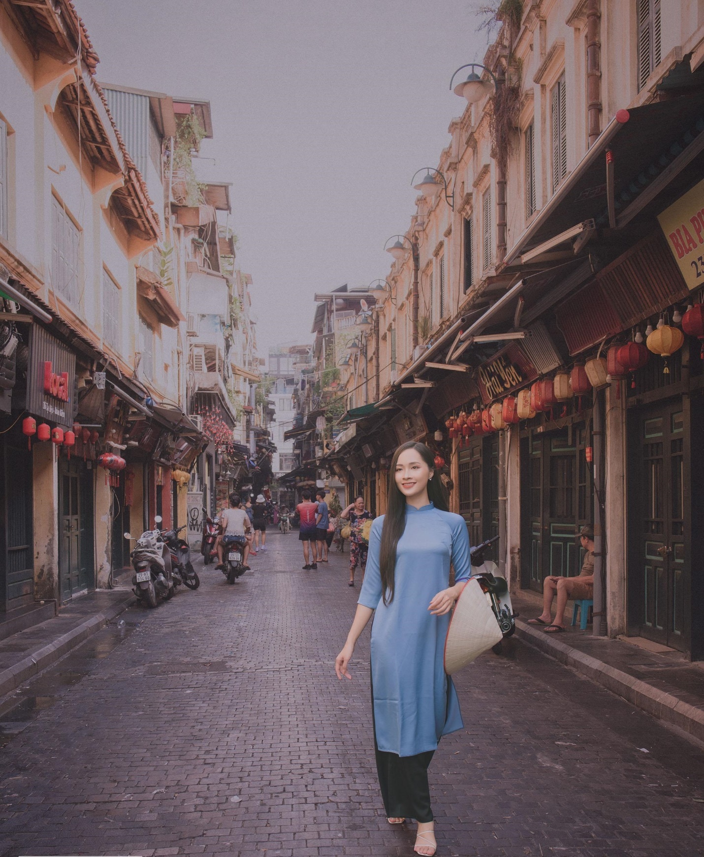 Hãy lưu lại những bức hình vintage tại phố cổ Hà Nội. 