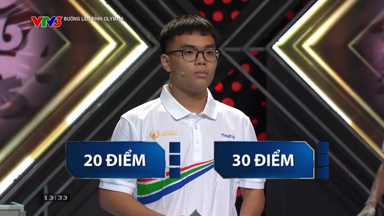 Người về đích thứ 2 là Quốc Khánh cùng gói câu hỏi 20-20-20. Quốc Khánh có 2 câu trả lời đúng, được cộng thêm 40 điểm, nâng tổng điểm lên 215. 