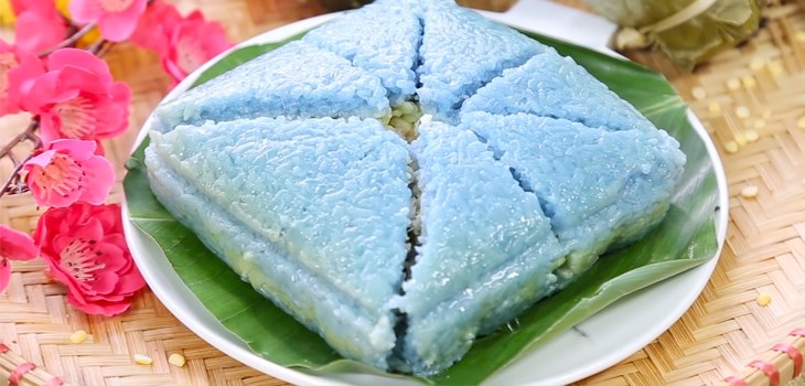 Bánh chưng hoa đậu biếc sẽ tạo nên sự khác biệt cả về hình thức lẫn hương vị. 