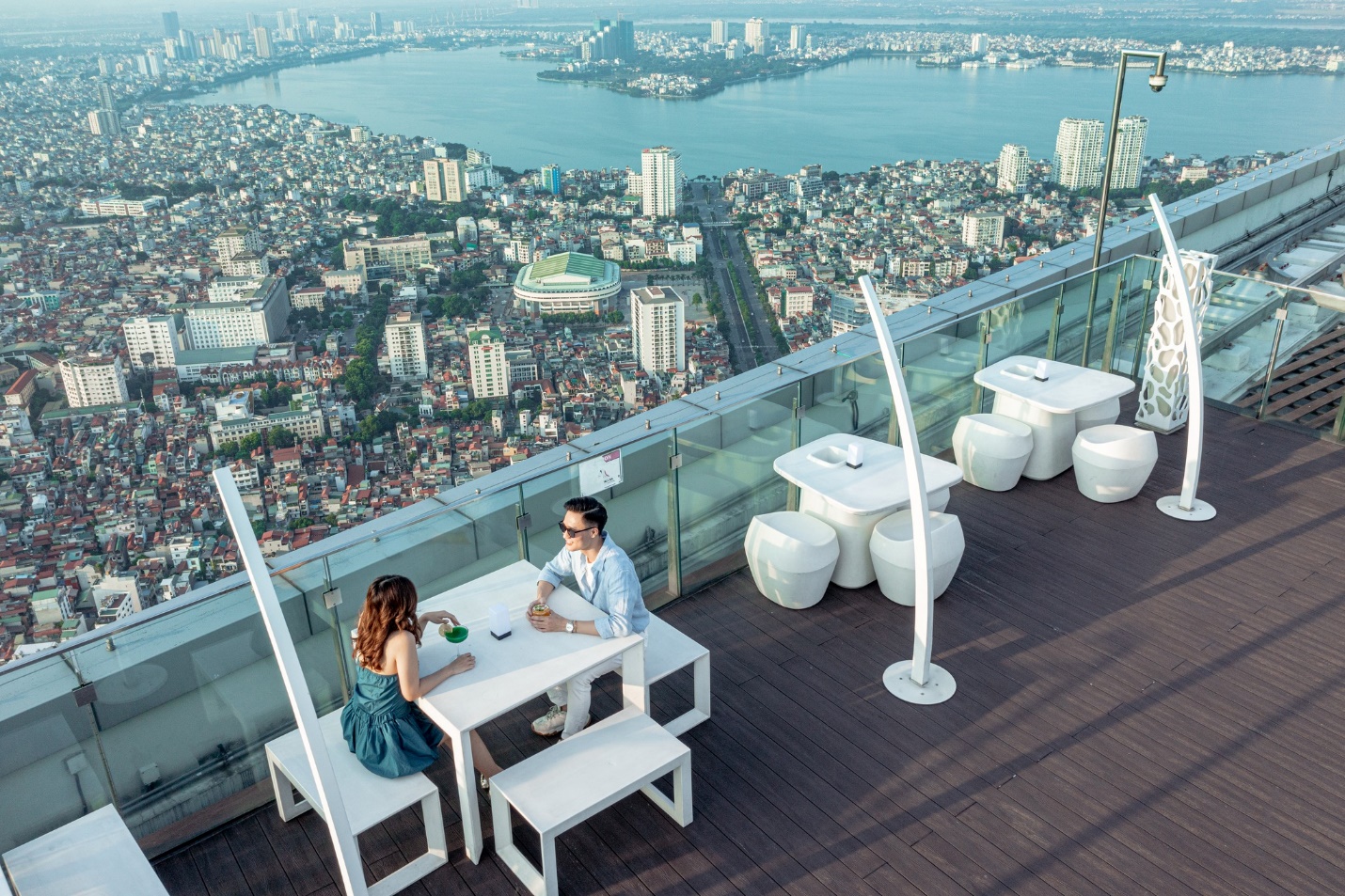Hà Nội nhìn từ Top of Hanoi thực sự mang một vẻ đẹp khó tả.