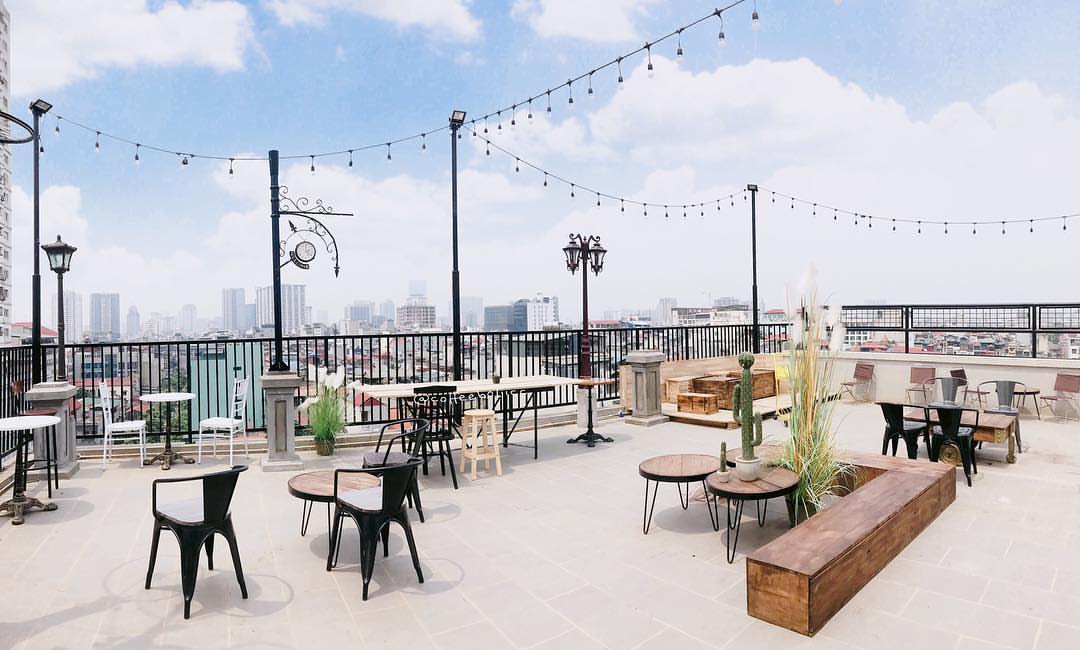 Đến Sam Rooftop Coffee để trải nghiệm không gian độc đáo. 