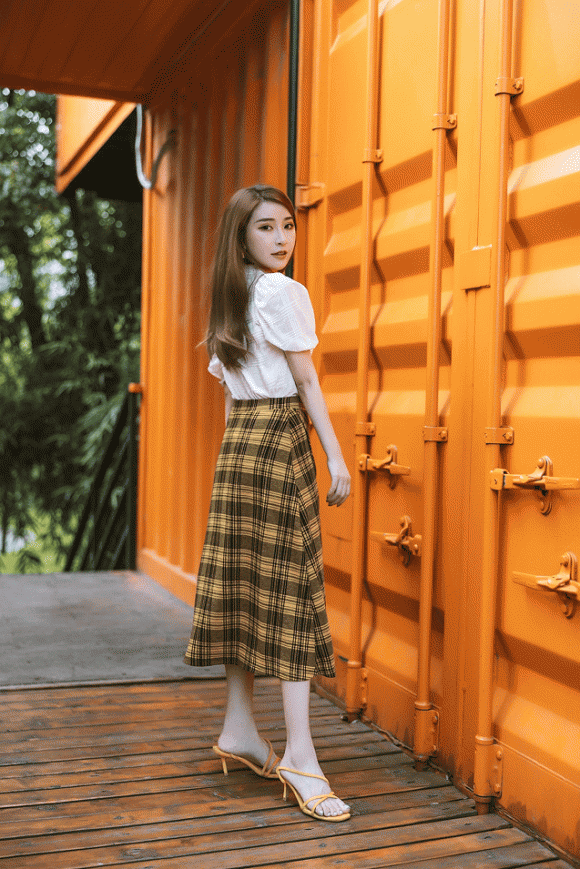 Khi chụp nghiêng, trông bạn sẽ mảnh mai hơn.