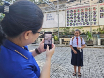 Nhiều cảm xúc trong ngày 1,7 triệu học sinh TP HCM tựu trường