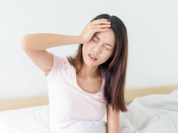 Đau đầu "như búa bổ" mỗi khi thay đổi thời tiết, làm sao để khắc phục?