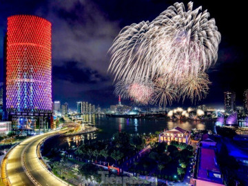 Pháo hoa rực sáng bầu trời TP.HCM mừng Quốc khánh