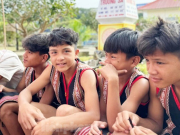 Khai giảng đặc biệt giữa lúc động đất