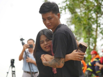 Hiện trường vụ sập cầu ở Phú Thọ, nhiều người khóc ngất tìm kiếm người thân