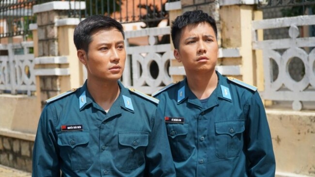 anh em sinh đôi cùng yêu quỳnh kool người nhớ con phát khóc khi đi làm người lão hoá ngược ở tuổi u40 - 1