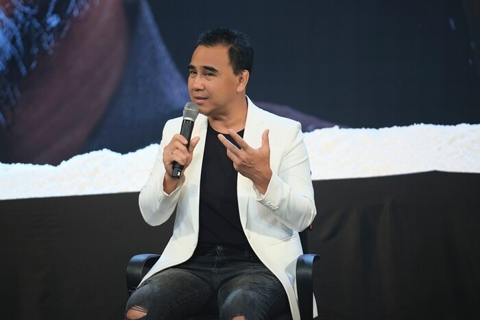 Anh trải qua nhiều vất vả, có phân đoạn phải dầm mưa từ 5h chiều đến 5h sáng hôm sau. 