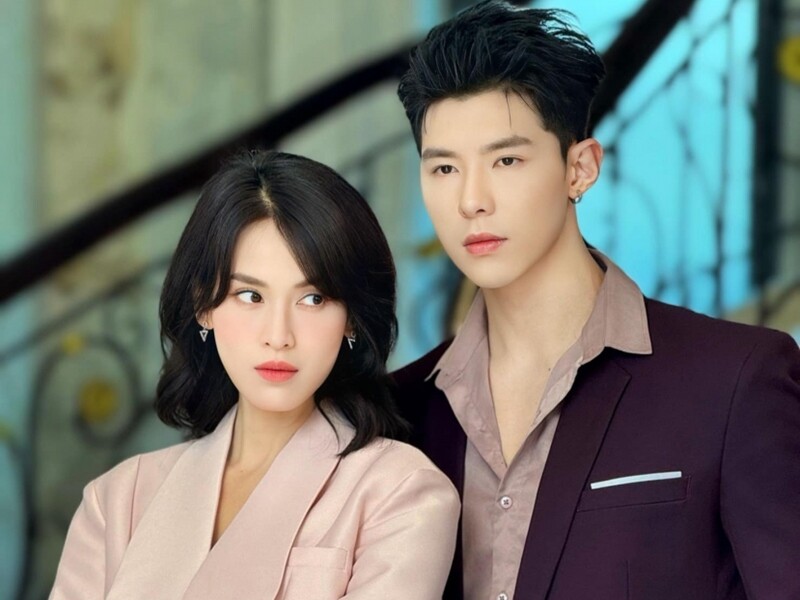 Trước đó vào hồi tháng 5, Tú Vi gây chú ý khi đóng vai nữ chính trong web-drama Dâu Hào Môn. Phim kể về Linh (Tú Vi) - một tiểu thư nhà giàu nhưng vì gia đình mắc nợ nên cô phải "bán" mình vào nhà hào môn để giúp họ sinh con nối dõi tông đường. 