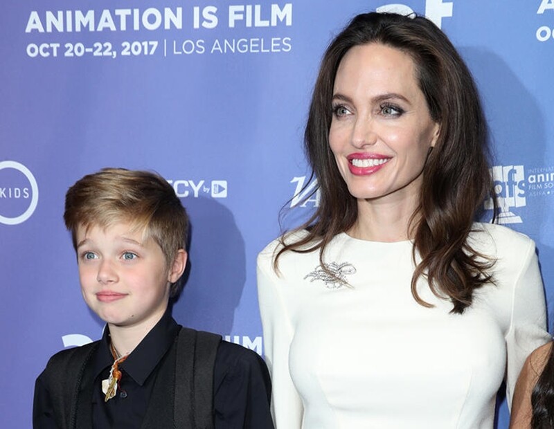 Trước chia sẻ của con, Angelina Jolie từng khẳng định: “Tôi nghĩ sự lựa chọn của con bé khá hay ho. Tôi không phải là kiểu cha mẹ ép buộc con cái mình trở thành người mà bản chất chúng không phải".