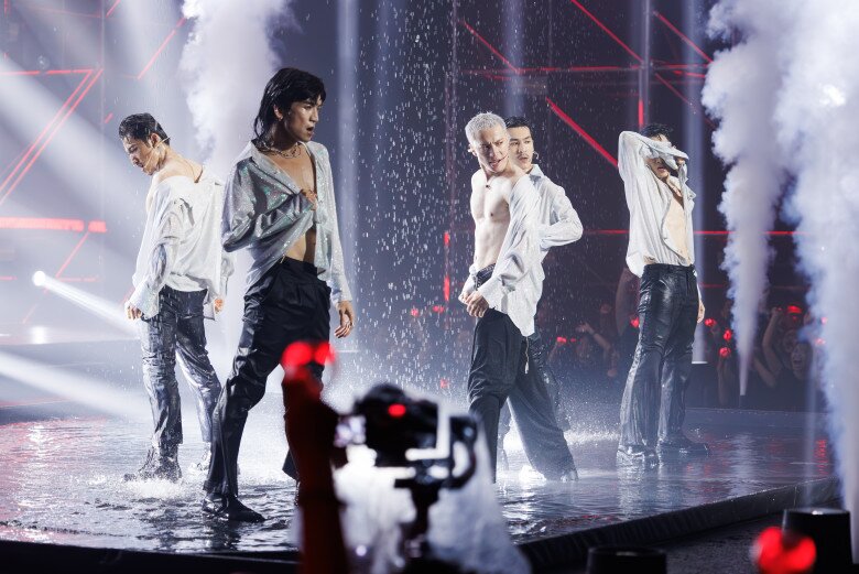 Công diễn 3 chương trình Anh trai vượt ngàn chông gai có nhiều tiết mục hấp dẫn.