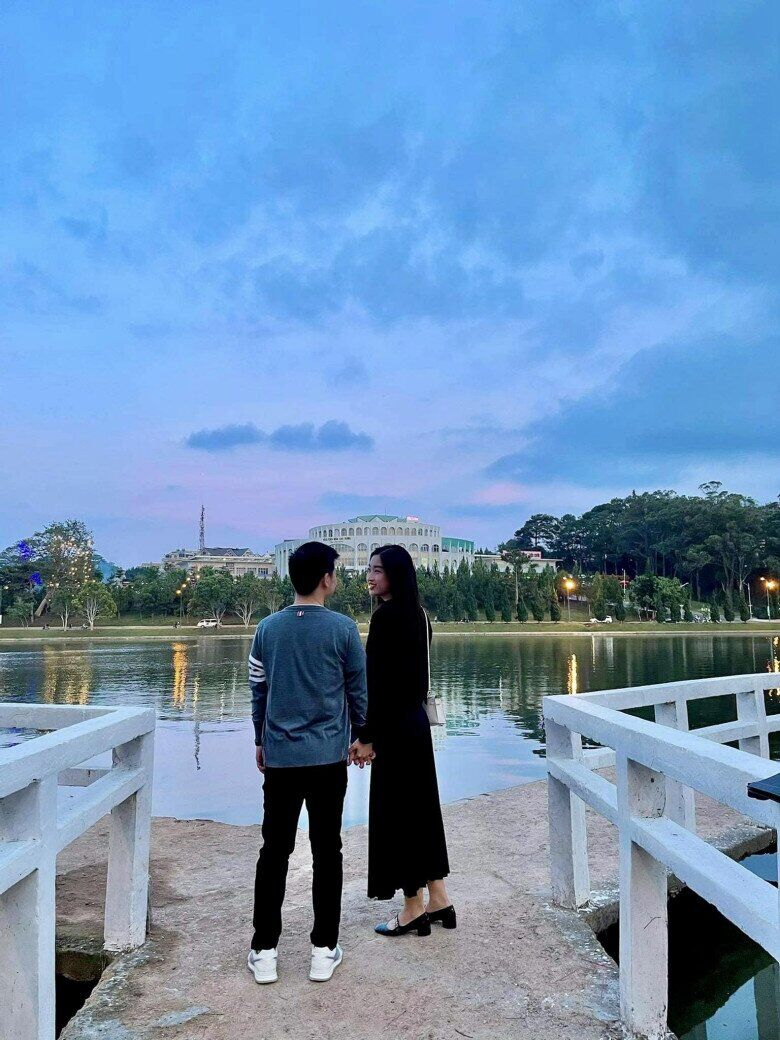 Đỗ mỹ linh hiếm hoi lộ diện bên cả nhà chồng hào môn con gái diện váy công chúa khoe má bánh bao đáng yêu - 11