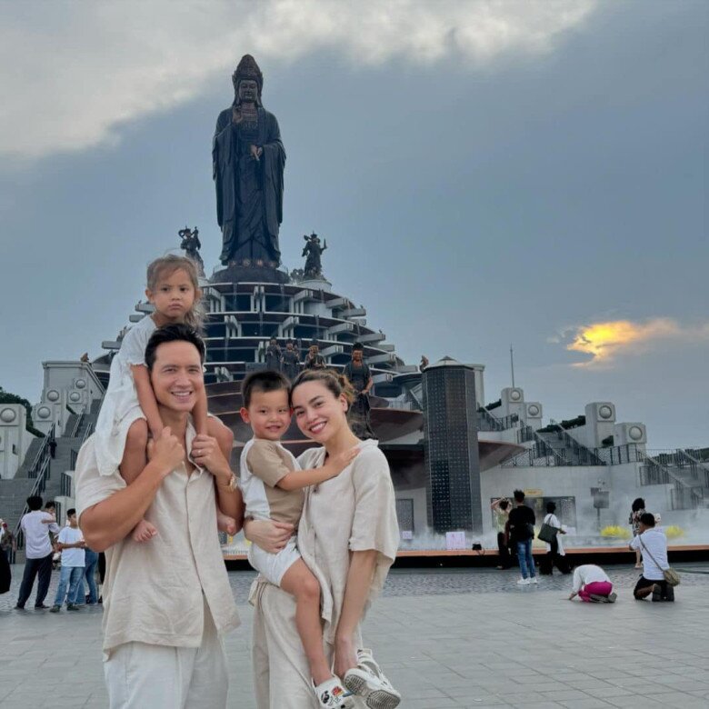 Kim Lý và Hồ Ngọc Hà dành thời gian ở bên con cái.