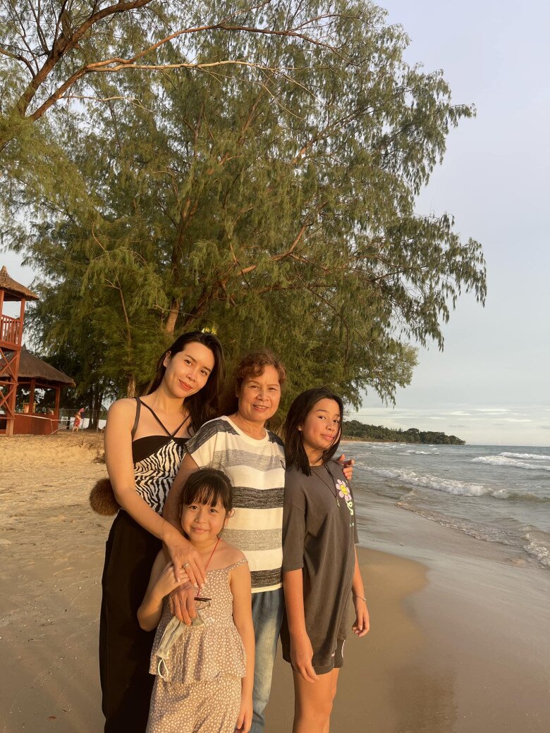Lưu hương giang kể về quá khứ mất cha một mình mẹ gồng gánh nuôi 2 con với mức lương gần 300 nghìn đồng - 3
