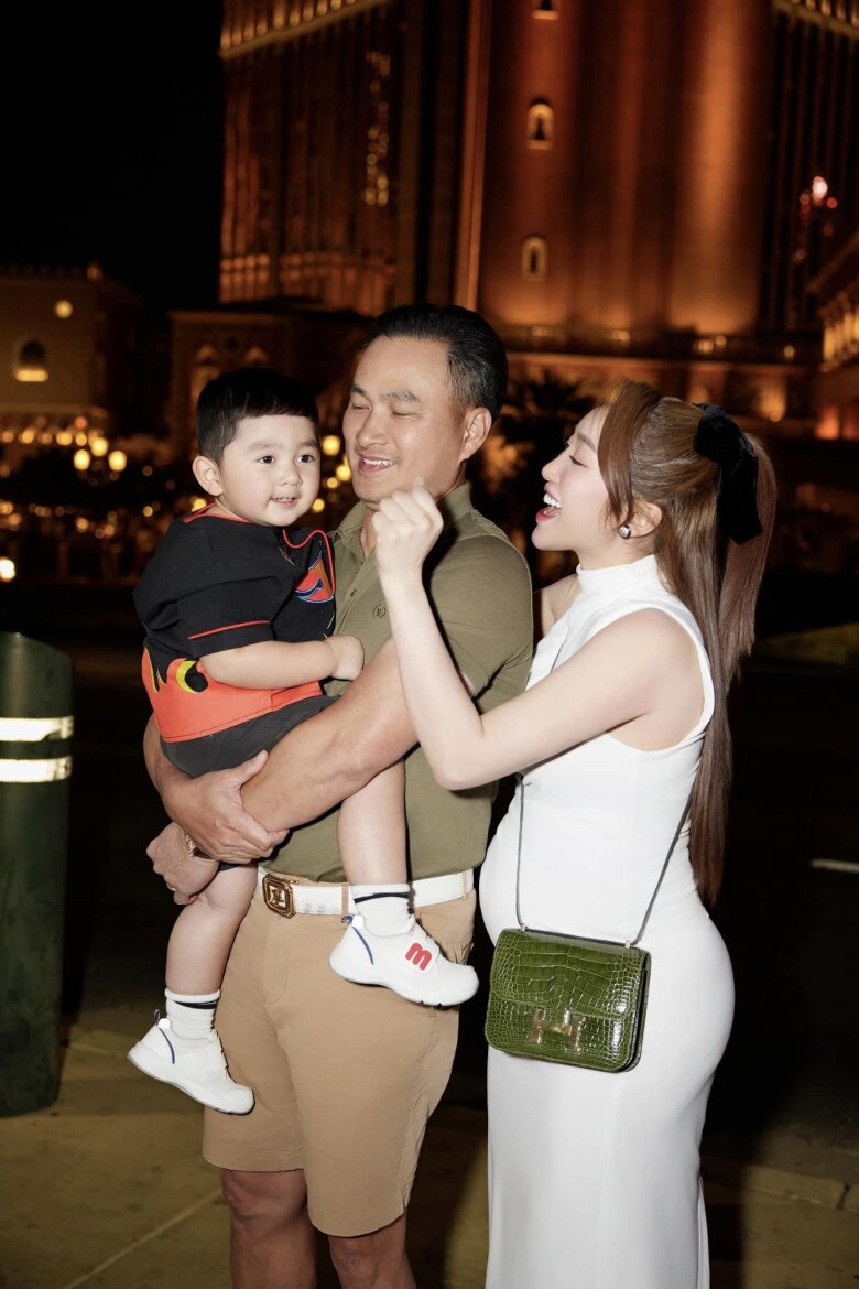 Lý thùy chang mang bầu sướng như bà hoàng chi bảo và con trai phải chiều lòng cho êm nhà êm cửa - 8