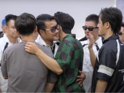 Giải trí - Danh thủ Hồng Sơn bị loại khỏi "Anh trai chông gai", Tiến Luật xúc động: "Anh Sơn cống hiến, dây chằng đứt đến mấy lần"